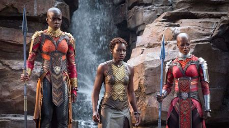 Nakia, Okoye, and Ayo witness the victory of Killmonger against T'Challa